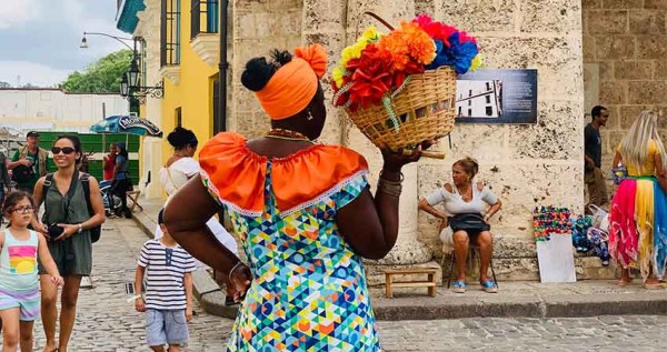 Havana: the capital city of cuba and its goodies}}